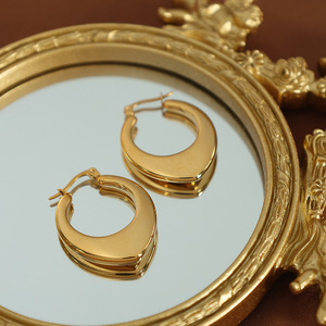 ต่างหูรูปตัวยูสแตนเลสสีทองเครื่องประดับปาร์ตี้แฟชั่นผู้หญิง - Product Image 2