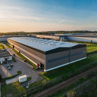 Entrepôt à structure métallique de grande envergure, hangar industriel préfabriqué à portée ultra-large et à plafond clair