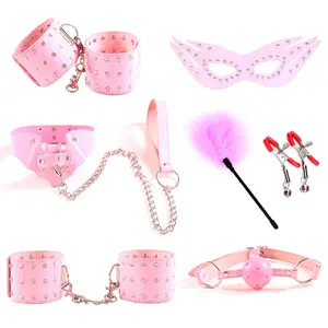 Boîte personnalisée gratuite-jouet sexuel de vente chaude ensemble de bondage de lit de 7 pièces avec strass les yeux bandés en cuir brillant