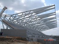 Kit de construction moderne préfabriqué en métal à grande portée Structure industrielle en acier pour l'école, la maison, le bureau, l'abri d'auto, l'atelier de gymnase intérieur