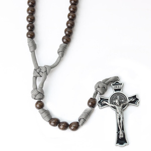 Collier Chapelet Catholique en Paracorde avec Perles en Bois Robustes, Croix Crucifix, Personnalisé pour Hommes - Vente en Gros - Product Image 5