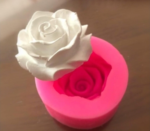 Silicone liquide flexible en gros pour la fabrication artisanale de petits ornements, fleurs et moules de dessins animés à domicile - Product Image 1