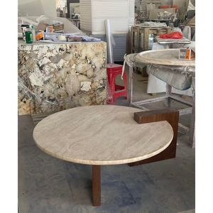 طاولة قهوة فاخرة من الترافرتين بسطح حجري طبيعي مستدير وقاعدة خشبية لمساحات المعيشة الراقية - Product Image 5