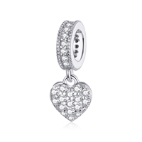 Breloque Cœur Plaqué Rhodium avec Micro-Incrustations de Strass en Cristal – Bijou Romantique Unisexe