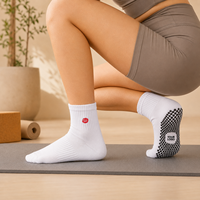 Chaussettes de yoga et de Pilates personnalisées avec logo, chaussettes antidérapantes en coton extensible, merchandising personnalisé pour les équipes d'instructeurs de fitness
