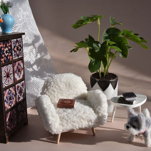 طقم غرفة معيشة مصغر رائع - أرائك زغبية ومصباح مزهر ووسائد لطيفة - Product Image 3