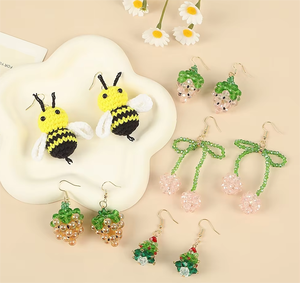 Orecchini a forma di ape fatti a mano all'uncinetto con perline con fiocco di balletto perle di perle alla moda classico religioso Girly Heart - Product Image 1