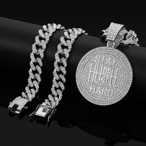 Collar con Colgante de Disco/Medallón Motivacional 3D 'STAY HUSTLE HARD' de Hip Hop, Cadena Cubana Totalmente Adornada con Circonitas, Chapado en Oro de 18K - Product Image 2