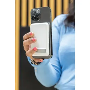 Batterie externe Zen magnétique en bambou, gadgets durables - Product Image 2