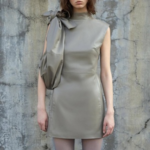 Nouvelle Robe Formelle Femme en Cuir Véritable de Haute Qualité, Col Montant, Sans Manches, Coupe Cintrée, Robe de Bureau Unie en Cuir - Product Image 1