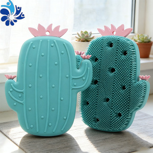 Brosse nettoyante pour le visage en silicone en forme de cactus, éponge de bain vert clair, brosse de massage manuelle pour le visage et le bébé - Product Image 1