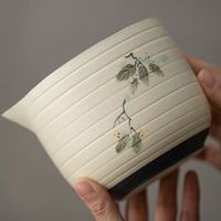 Ensemble de Matcha Peint à la Main – Kit Cérémonie du Thé Quatre Pièces en Céramique Rayée avec Bol à Thé à Bec Verseur, Support Chasen et 100 Accessoires pour Thé Matcha