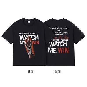 T-shirt imprimé graphique « WATCH ME WIN » pour hommes et femmes, t-shirt en coton noir style hip-hop streetwear, haut décontracté à manches courtes pour un style urbain - Product Image 2
