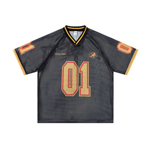 Camiseta deportiva de malla transpirable de manga corta para hombre, con estampado digital de letras, cuello en V, holgada, oversize, para baloncesto, de secado rápido - Product Image 1