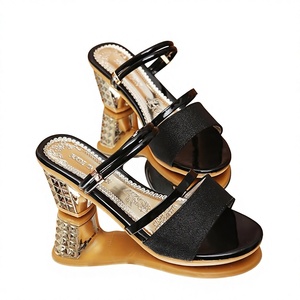 Mes Chaussons Plats d'Été Préférés, Vente en Gros de Nouveaux Chaussons Décontractés pour Femmes, et Sandales à Talons Hauts pour Femmes - Product Image 1