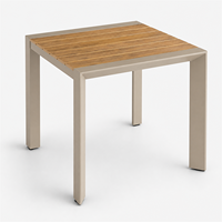 Table de repas d'extérieur avec structure en aluminium, plateau en composite bois-plastique (WPC), rectangulaire, pour patio, jardin, cour, restaurant