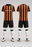 Ensemble complet de maillot de football pour adultes imprimé sur mesure, jaune et noir rayé, avec short et chaussettes, uniforme de football 100% polyester imprimé