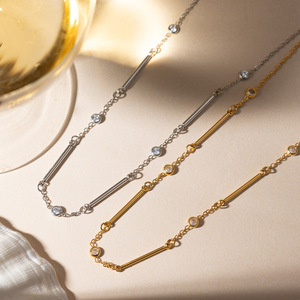 Collier en Acier Inoxydable Plaqué <span class=keywords><strong>Or</strong></span> 18K avec Zircon <span class=keywords><strong>Blanc</strong></span> pour <span class=keywords><strong>Femme</strong></span> – Chaîne Ras du Cou Classique et Tendance – Nouveauté Transfrontalière - Product Image 1