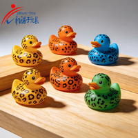 Canard en caoutchouc à motif léopard de 8 cm, couleurs variées, acceptant la personnalisation OEM/ODM, jouet aquatique flottant pour collectionneurs amateurs