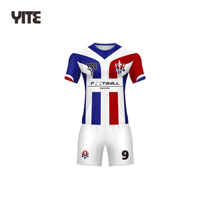 Uniformes de Fútbol Personalizados en Colores Rojo, <span class=keywords><strong>Blanco</strong></span> <span class=keywords><strong>y</strong></span> <span class=keywords><strong>Azul</strong></span>, Transpirables, Diseño de <span class=keywords><strong>Jersey</strong></span>, Nombre del Equipo del Club - Product Image 2