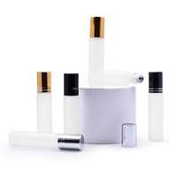 Rouleau de Offre Spéciale sur la bouteille de parfum en verre 5ml 8ml 10ml bouteille de rouleau en verre clair givré avec le chapeau en aluminium d'or