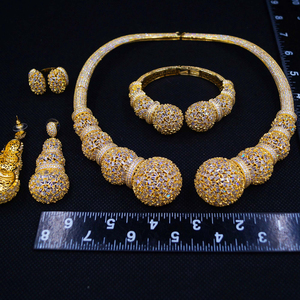 Zhuerrui luxe cubique zircone ensemble de <span class=keywords><strong>bijoux</strong></span> américain boule de diamant ensembles de <span class=keywords><strong>bijoux</strong></span> complets collier Bracelet boucles d'oreilles anneau ensemble de <span class=keywords><strong>bijoux</strong></span> - Product Image 4