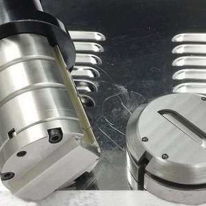Prensa perforadora de torreta gruesa Amada Aries 255 con herramientas de persiana Soluciones de herramientas de fabricación de chapa Categoría de producto Moldes - Product Image 2
