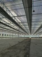 Grote multi-span klimaatkamer voor de teelt van groenten, bloemen en fruit met automatische irrigatie