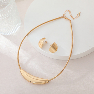 Collana e orecchini da donna in metallo con catena a spina di pesce, design retrò francese, set di <span class=keywords><strong>gioielli</strong></span> esagerati per ragazze. - Product Image 4