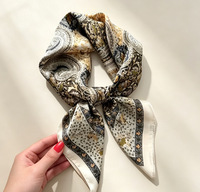 Kerudung Wanita Cetak Persegi 70x70cm, Bahan Satin Polyester Lembut, Kerudung Leher, Bandana Rambut, Logo Custom