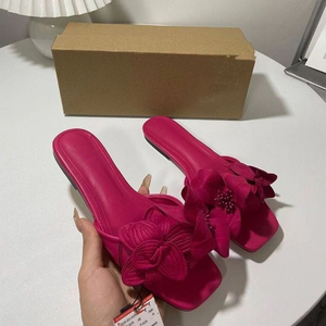 รองเท้าแตะสตรีแบบสวมหัวเหลี่ยม ลายกลีบกุหลาบ เปิดนิ้วเท้า ใส่ได้ทั้งในบ้านและนอกบ้าน แบบแบน ไม่มีกล่อง - Product Image 4