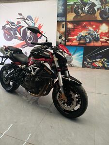 Motocyclette à essence d'occasion Benelli Huanglong, quatre cylindres, refroidie par eau, 600 cm³ - Product Image 1