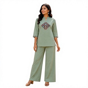 Ensemble ethnique en coton vert menthe pour femme avec broderie, pantalon ample longueur cheville, idéal pour les tenues décontractées, style Inde Pakistan - Product Image 1
