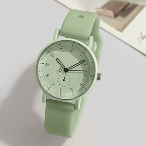 Reloj de Cuarzo Moderno para Mujer, Correa de Silicona, Esfera Digital Simple de 33 mm, Regalos para Mujer - Product Image 2