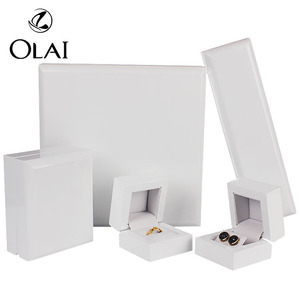 Bán Buôn Biểu Tượng Tùy Chỉnh Phụ Nữ Sang Trọng Cưới Trắng Đen Bóng Sơn Mài Gỗ <span class=keywords><strong>MDF</strong></span> Đồ Trang Sức Nhẫn Quà Tặng Bao Bì Hộp - Product Image 4