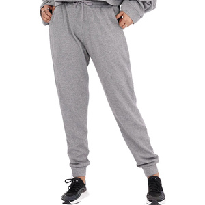 Jogging pour femmes décontracté, conçu pour un confort quotidien, léger et au style athleisure contemporain pour une vie active - Product Image 2