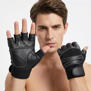 Gants de fitness légers et respirants SAAR INDUSTRIES à demi-doigts antidérapants pour la musculation et le sport - Product Image 1