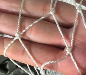 Malla de nido de abeto blanca de alta resistencia con nudos, malla de 2 pulgadas, 100*150 pies, fuerte y duradera, para techo de gallinero, protege la avicultura de las halcones - Product Image 3