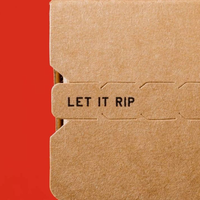 Boîtes en papier kraft avec impression personnalisée et logo Bande déchirable ondulée Carton d'expédition Boîte postale auto-scellante Boîte d'emballage en carton postal