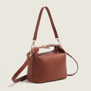 Sac à main rouge-brun populaire pour petites femmes, avec un design de sac à bandoulière haut de gamme type boîte à lunch - Product Image 3