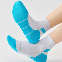 Chaussettes de sport OEM en gros personnalisées pour cyclisme, course à pied, basketball – en nylon, mi-mollet, compression, séchage rapide, anti-bactériennes, anti-odeur