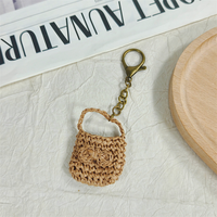 Mini sac en paille de raphia tressé à la main avec logo personnalisé, breloque vintage, petite pochette, porte-clés à fermoir mousqueton, pendentif de sac à main de plage bohème pour femme