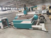 Routeur CNC 4 axes pour le bois avec commande NC Studio, axe rotatif, sculptures en relief 3D et portes d'armoires 3,0 kW-6,0 kW 1300x2500 mm