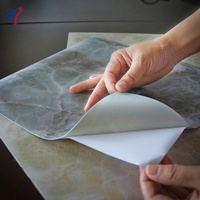 Colle à base d'huile, papier peint pour sol véritablement imperméable, carreaux de sol autocollants à peler et coller