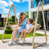 Fauteuil suspendu et hamac d'extérieur moderne en fer et plastique - Design écologique pour jardin et terrasse