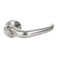 Poignée de porte en acier inoxydable courbée, silencieuse et réversible, à base ronde lisse résistante aux traces de doigts, pour la vente en gros