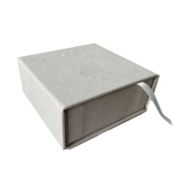 Boîte à bijoux en tissu de lin avec logo personnalisé Kexin, avec insert en coussin, ruban de fermeture, emballage cadeau
