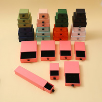 Boîte à bijoux haut de gamme de style tiroir avec doublure en éponge dorée pour le rangement des colliers et des bracelets, boîtes d'emballage décoratives