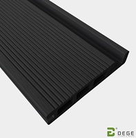 Planches de terrasse en composite bois-plastique antidérapantes et imperméables au design contemporain, garantie 5 ans pour les projets extérieurs