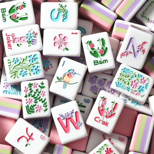 Juego de Mahjong Americano de Acrílico Rosa Personalizado, 4 Capas, Pintado a Mano con Flores de Jardín, Puntos Bam Crak, Regalo de Lujo - Product Image 1